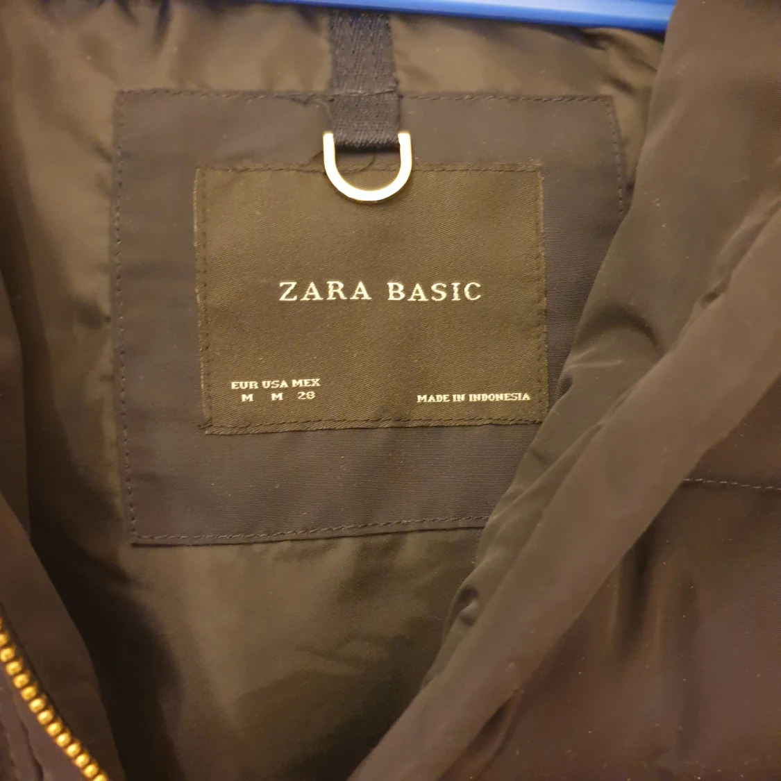 Marinblå pufferjacka från Zara Basic - 4