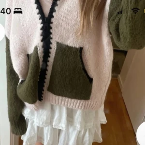 SÖKER ZARA KOFTA - SÖKER denna Zara kofta i storlek s-L, kan betala max 650kr