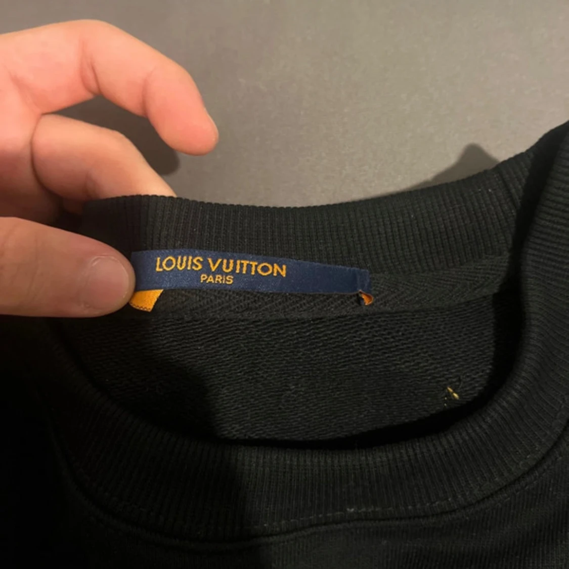 Svart Louis Vuitton sweatshirt med rosa LV - 2