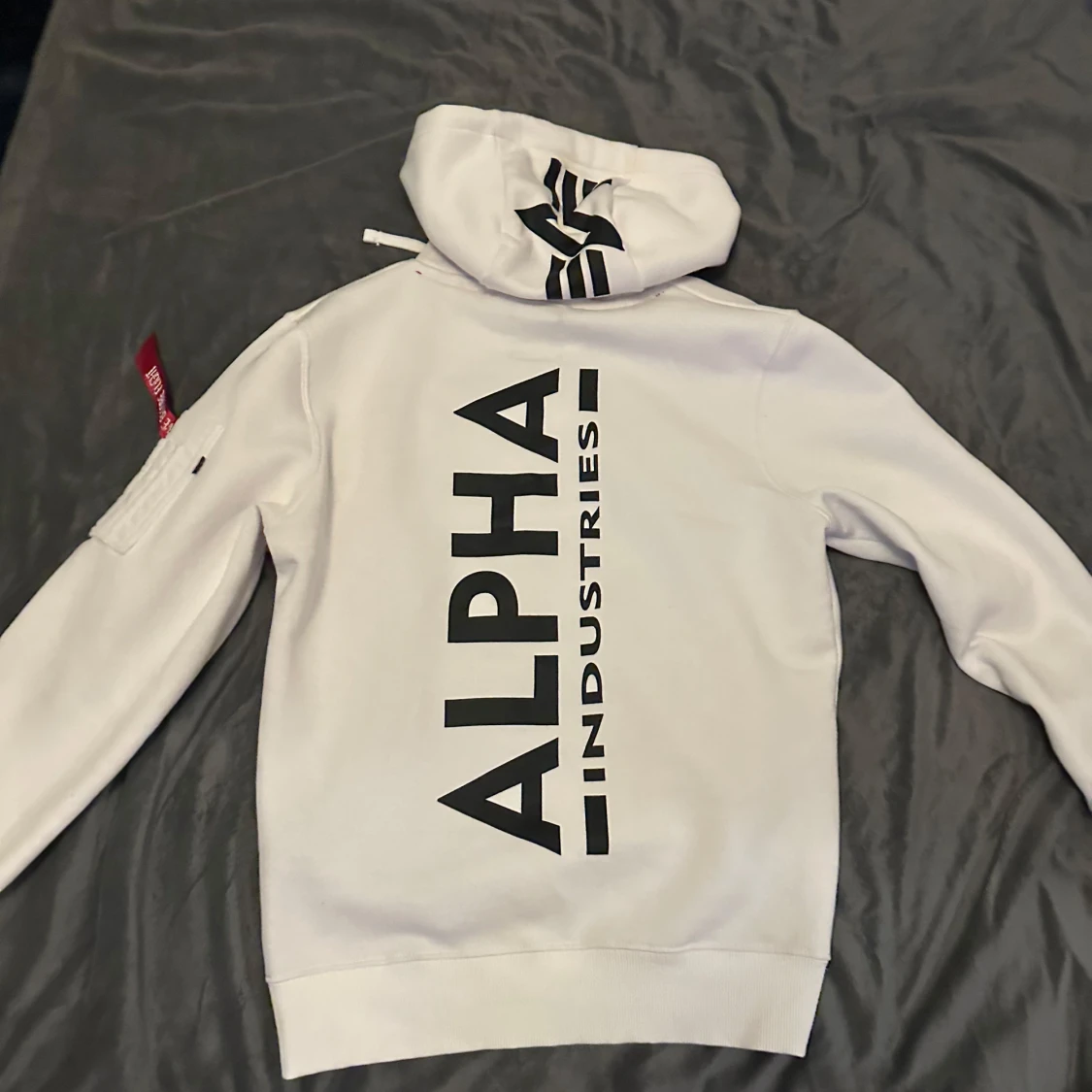 Vit hoodie från Alpha Industries - 1