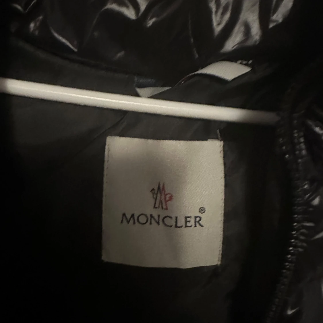 Svart dunväst med huva - 1