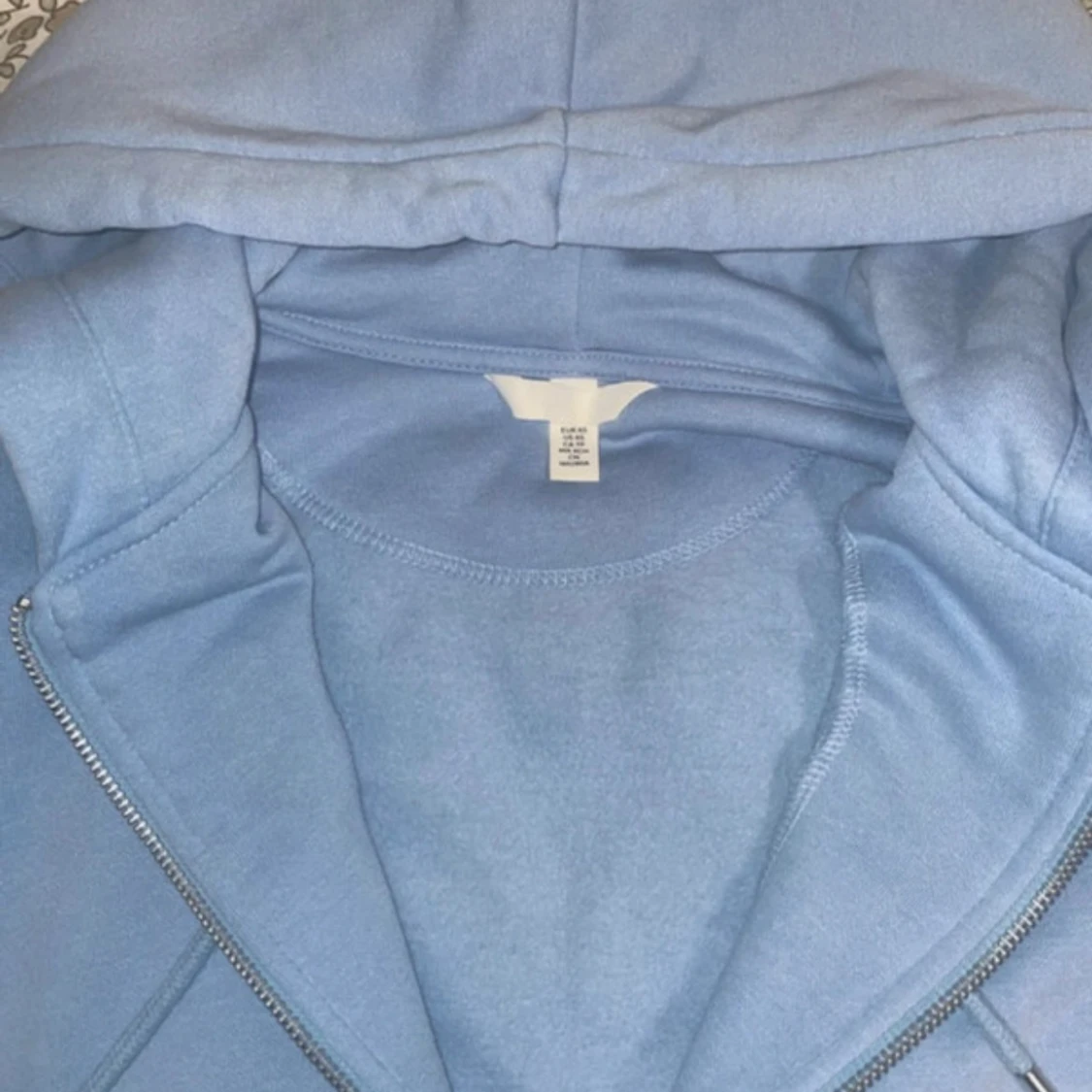 Ljusblå hoodie med dragkedja från H&M - 1