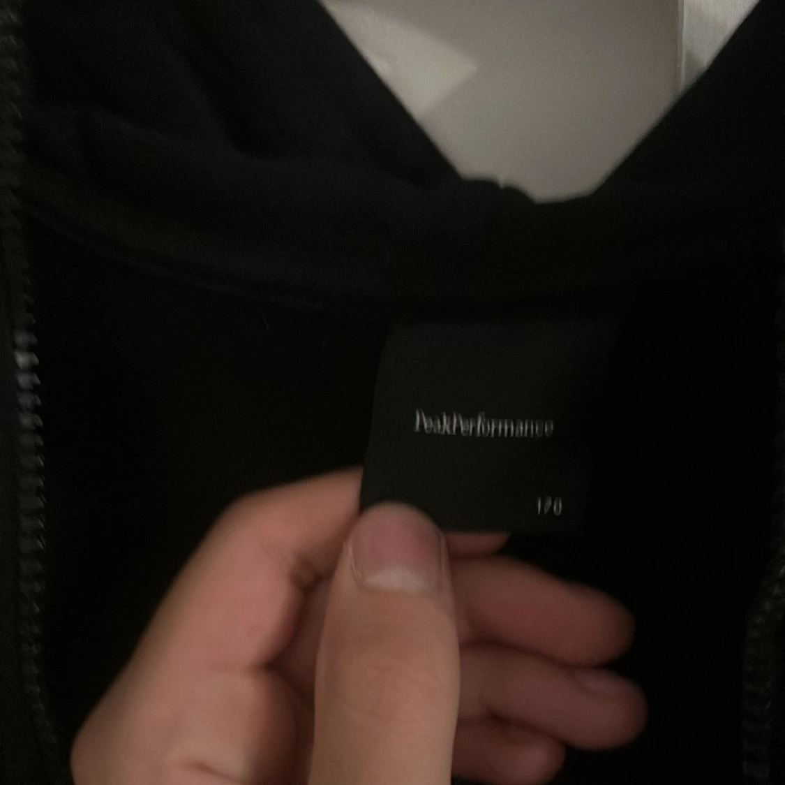 Svart hoodie från Peak Performance - 1