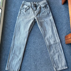 Gråa Jeans Straigt fit  - Gråa Jeans från Lager 157 i Straight fit. Använda 2-3 gånger fint skick 