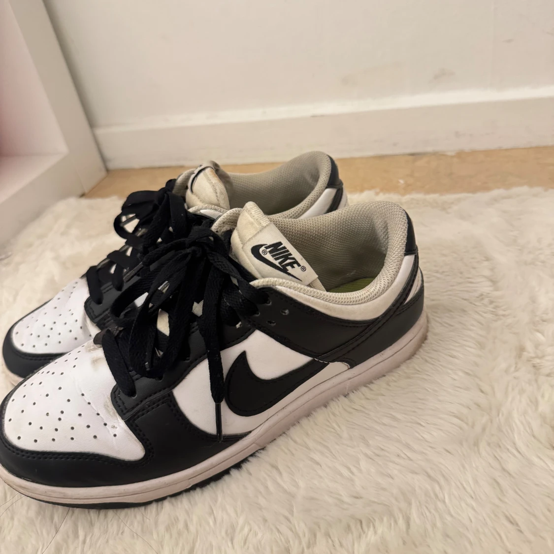 Nike Dunk Low svart/vit sneakers - 2