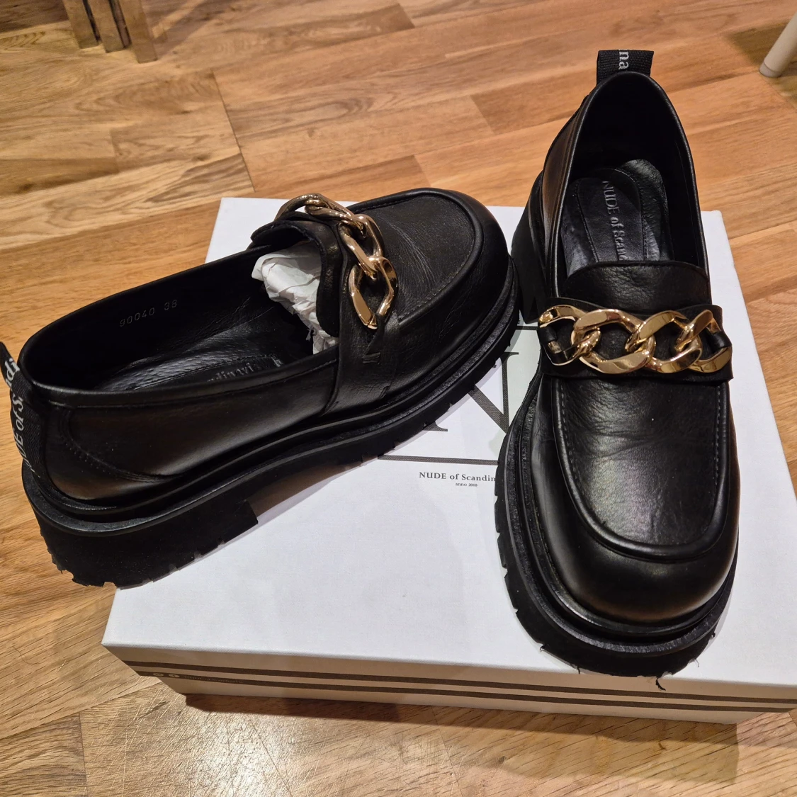 Svarta loafers Nude of Scandinavia