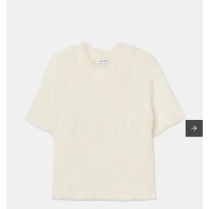 Vit fluffig tröja från Wera - Bara använd 2 gånger!