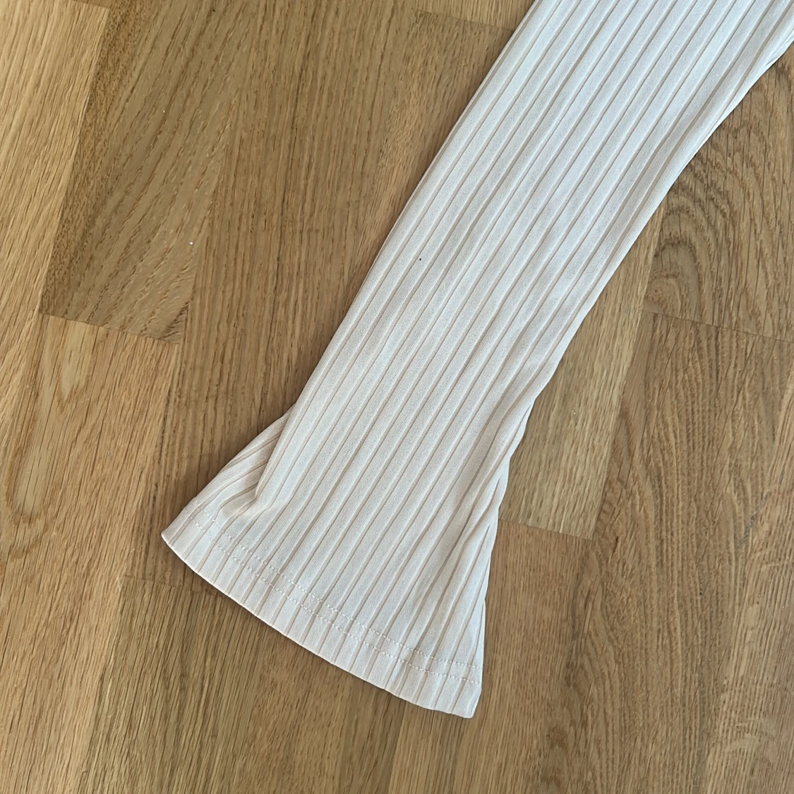 Vit ribbad långärmad topp från SHEIN - 2