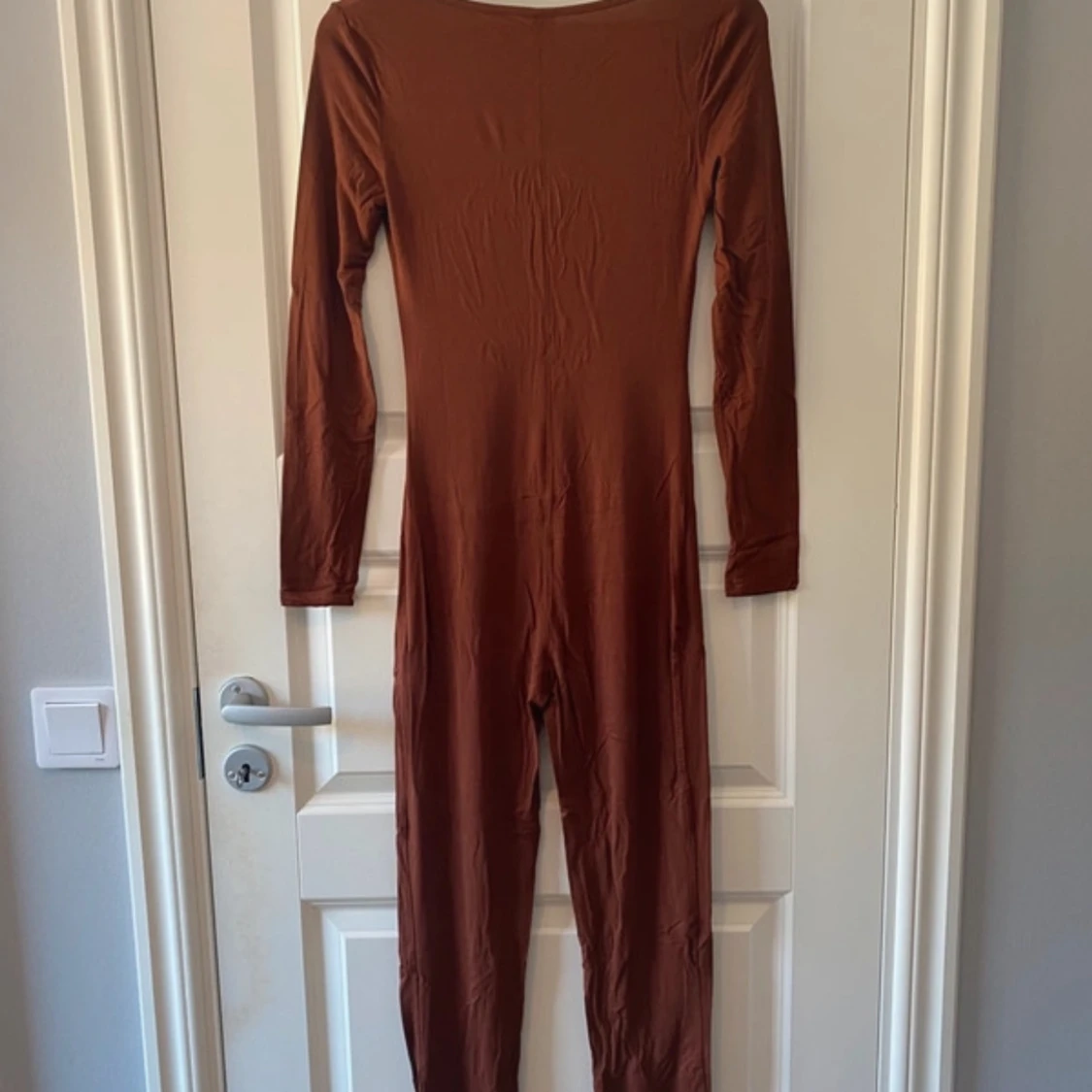 Brun långärmad jumpsuit  XS - 4
