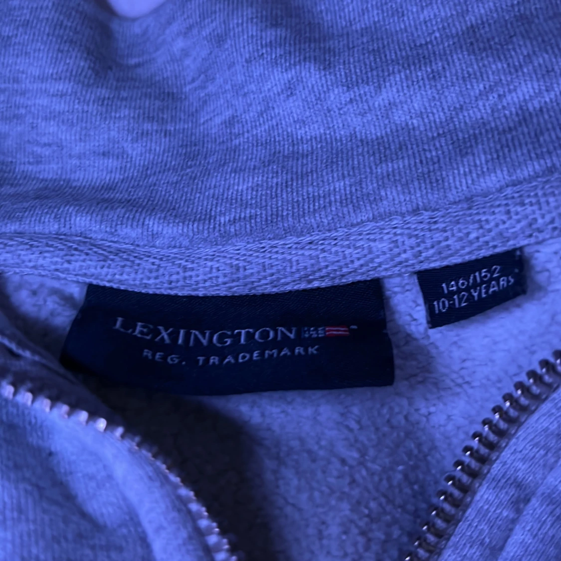 Grå hoodie från Lexington med dragkedja - 1