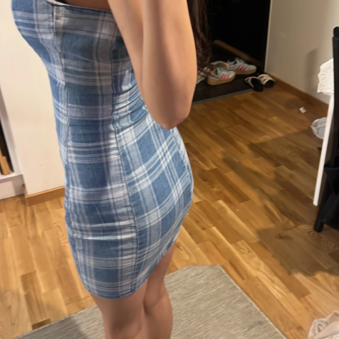 Blå rutig kortklänning från H&M Divided - 1