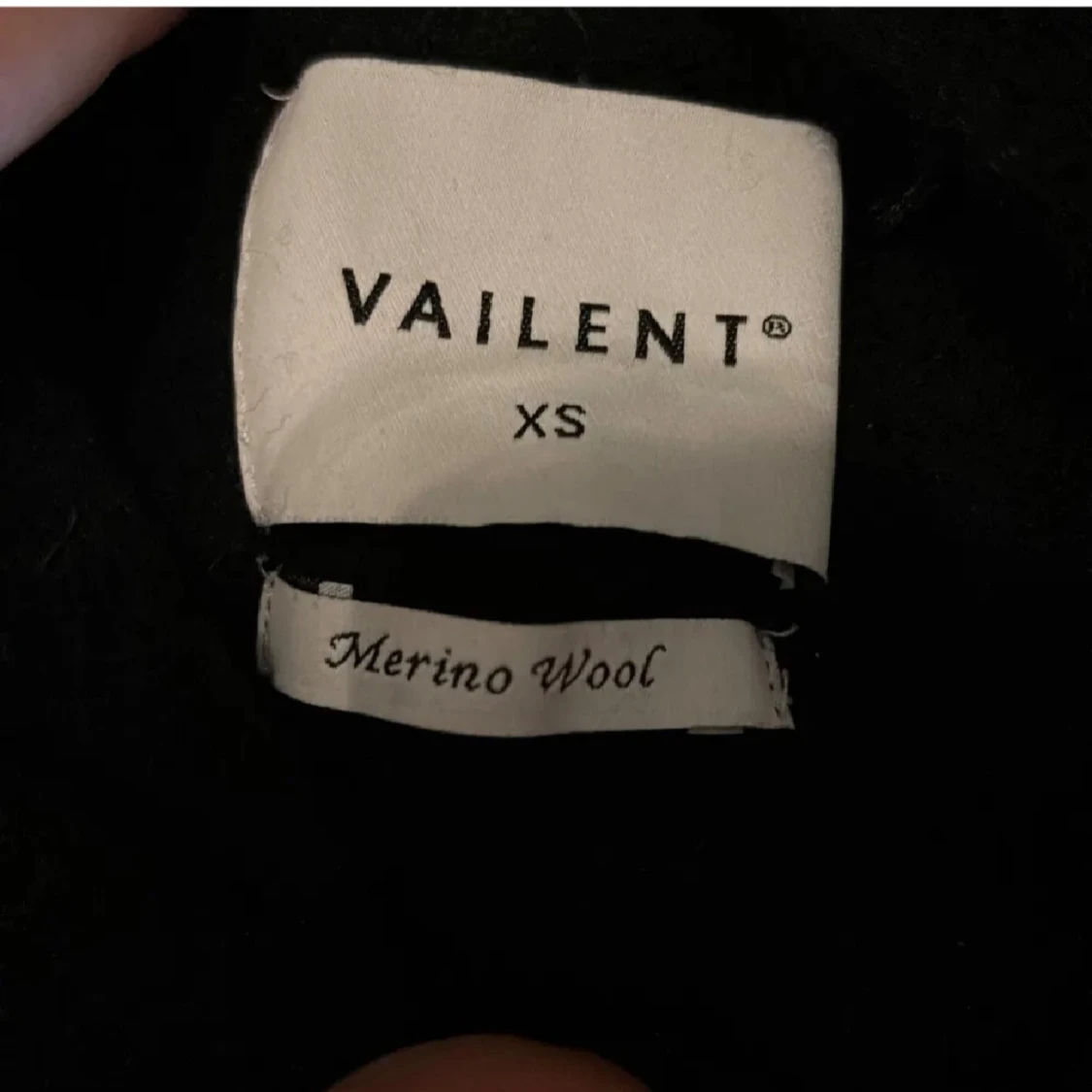 Svart hoodie i merinoull från Vailent XS - 1