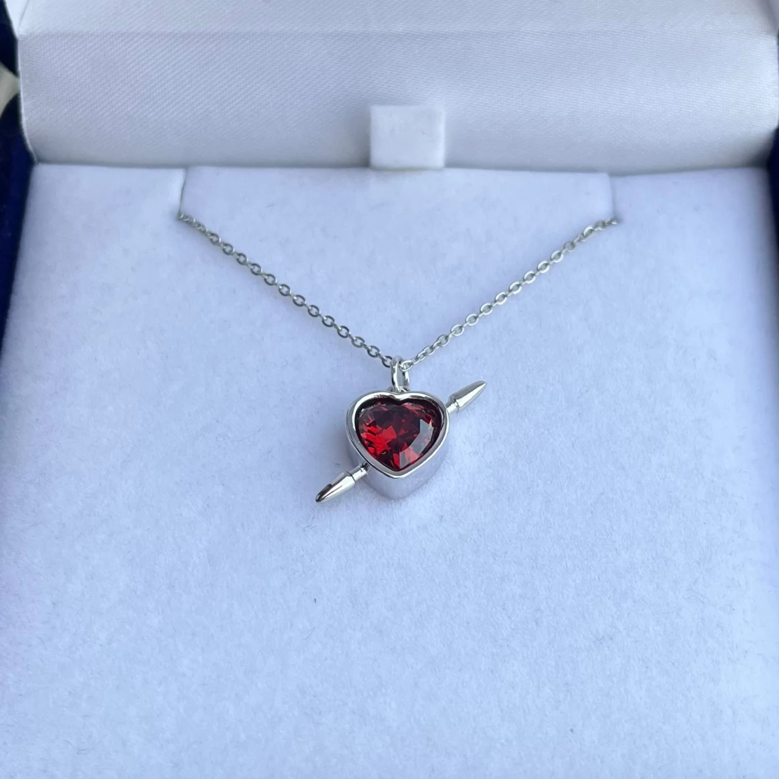 Maria Nilsdotter ”Rebel Love” inspirerat halsband - 2