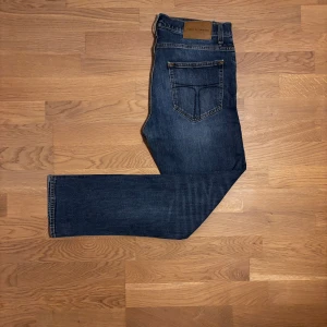 Tiger of Sweden jeans - Snygga tiger of Sweden jeans. Ena bälteögglorna har lossnat men inget som påverkar.  Modell: pistolero. Nypris: 1600kr. Mitt pris: 250kr