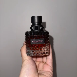Born in Roma intense  - Valentino born in Roma intense 50ml använd men 80% iaf kvar