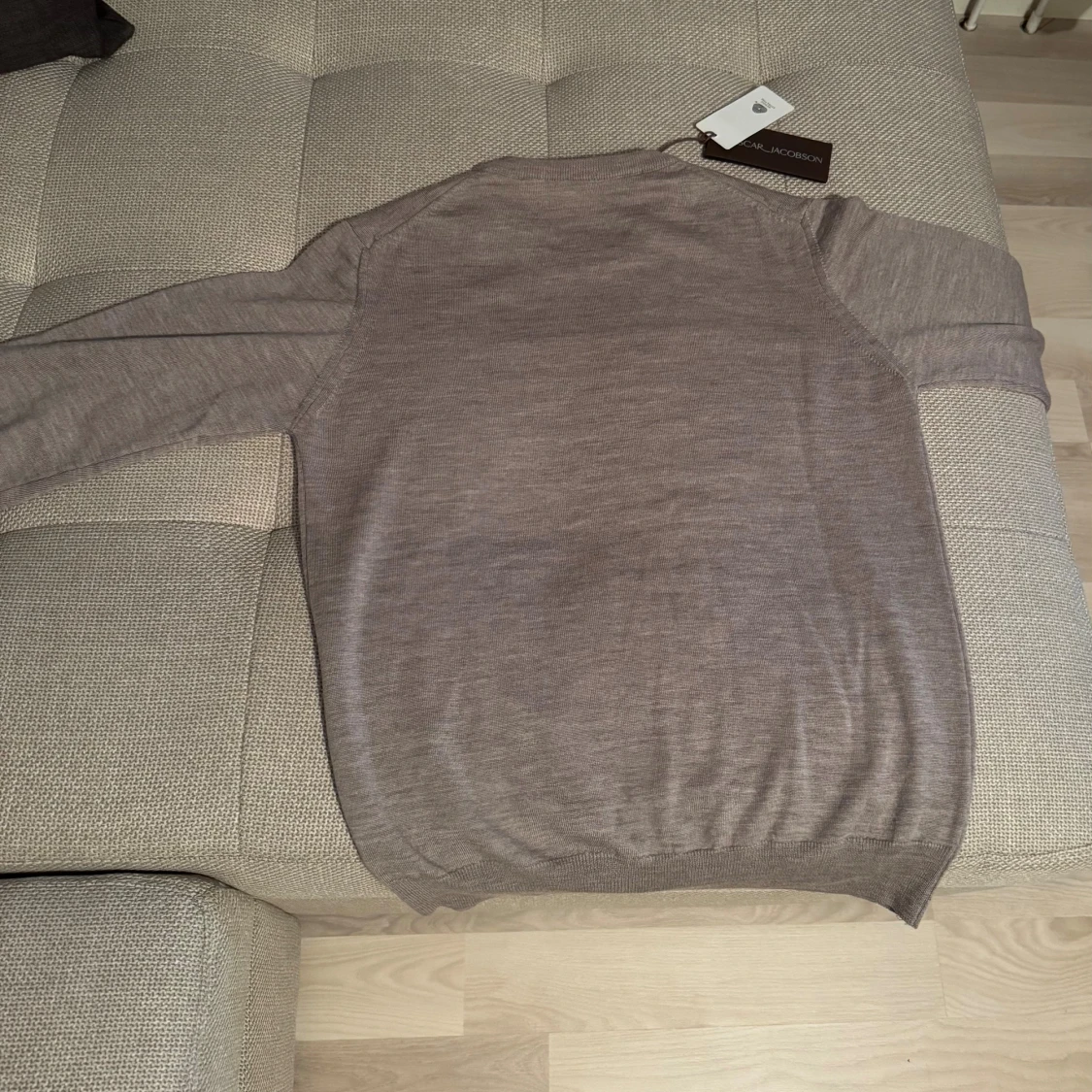 Grå/beige stickad tröja Oscar Jacobson - 1