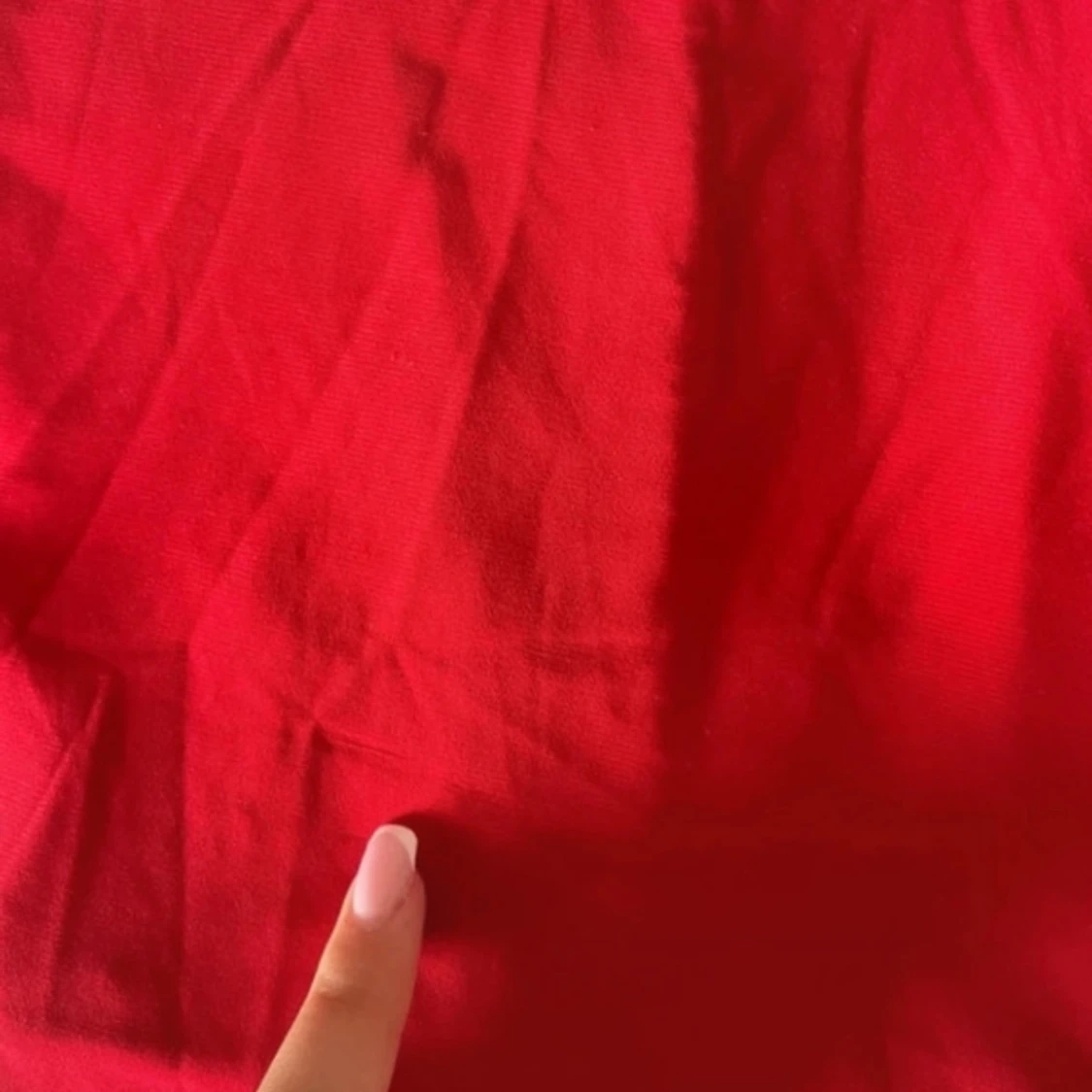 Röd linnetopp med spetsdetaljer - 2