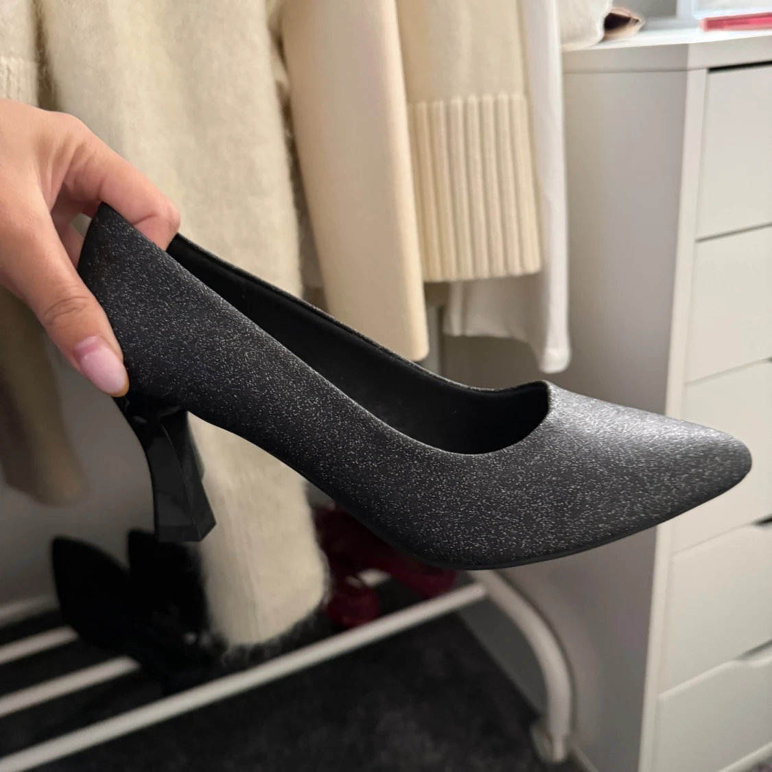 Svarta glittriga pumps med klack