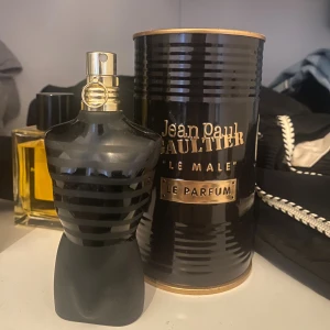 Jean Paul Gaultier Le Male Parfum - Go parfym från JPG, saknar cirka 5-10ml /75! Digitalt kvitto finns.