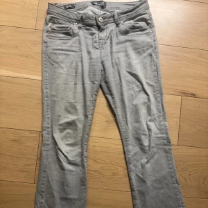 Gråa LTB jeans - Gråa ltb jeans. Sköna. Stora i storleken