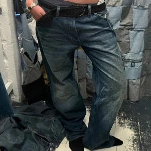 Diesel jeans - Säljer mina skitsnygga baggy diesel jeans som är köpta på en vintage butik i köpenhamn. Dom är jättecoola och tjocka i jeansmatrialet skriv mer för fler frågor😊🙏
