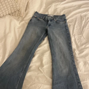 Lågmidjade bootcut jeans - Säljer mina jankyard jeans, använt en gång