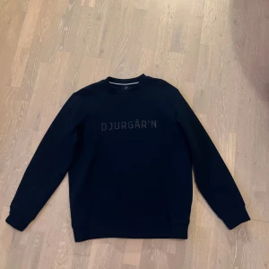 Svart sweatshirt Djurgården  - Djurgården tröja i storlek M, bra skick
