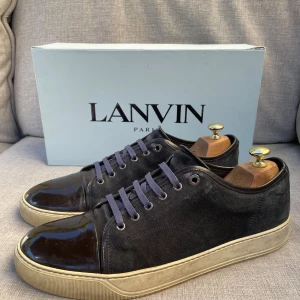 Lanvin skor  - Hej! Säljer nu dessa sjukt snygga lanvin skor. Skorna är i okej skick! Har begränsat antal boxar och dustbag. Hör av dig vid frågor. 