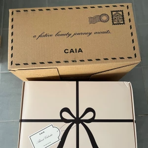 CAIA Adventskalender 2025 - Råkade klicka hem en Caia kalender för mycket. Inte öppnad ens. 