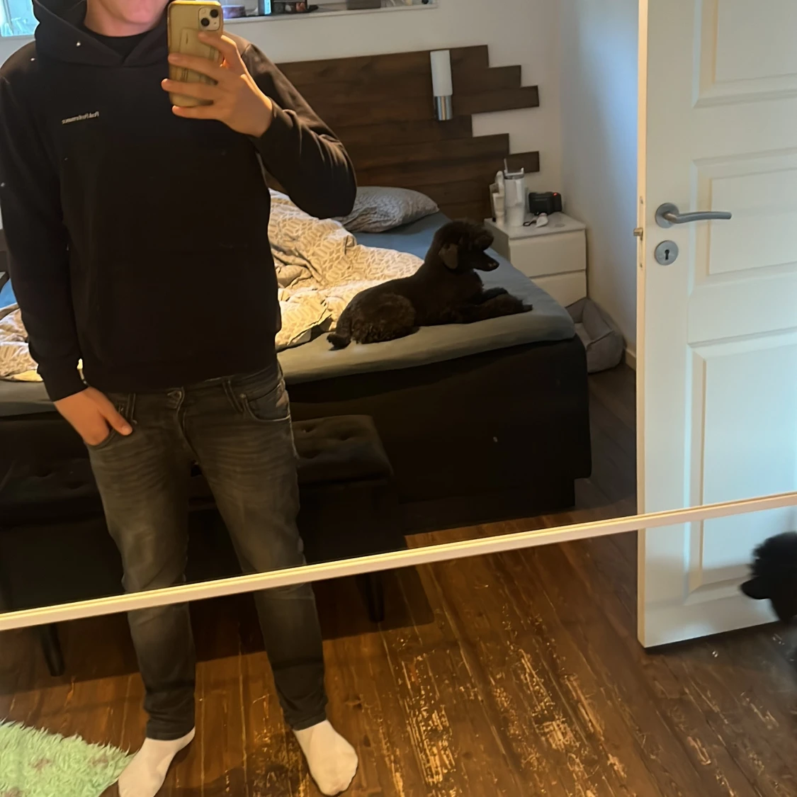 Svart hoodie från peak performance