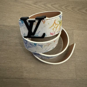 L V bälte  - 105cm helt ny