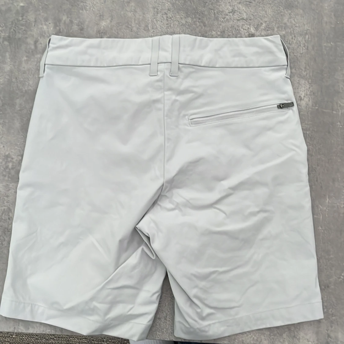 Vita shorts från Peak Performance - 3