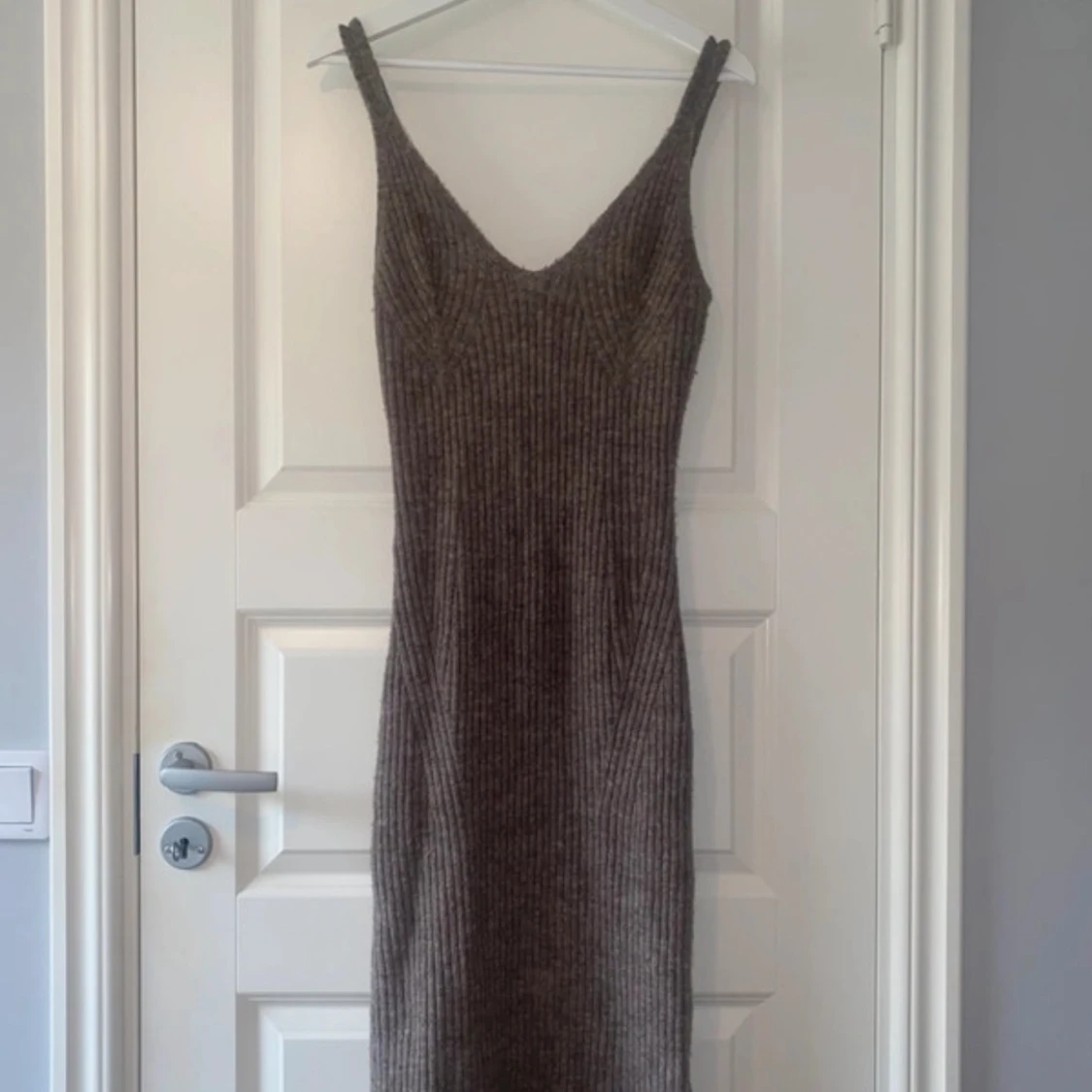  brun stickad klänning H&M - 1