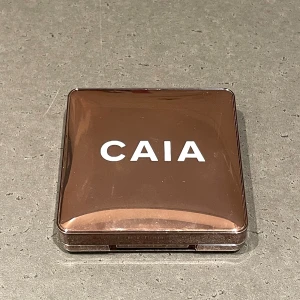 Caia Glow Bronzer - Använd endast en gång. Säljer pga fel färg.             Färg: La Digue