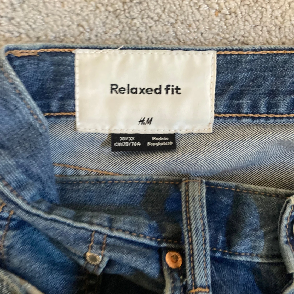 Blå relaxed fit jeans från H&M - 1