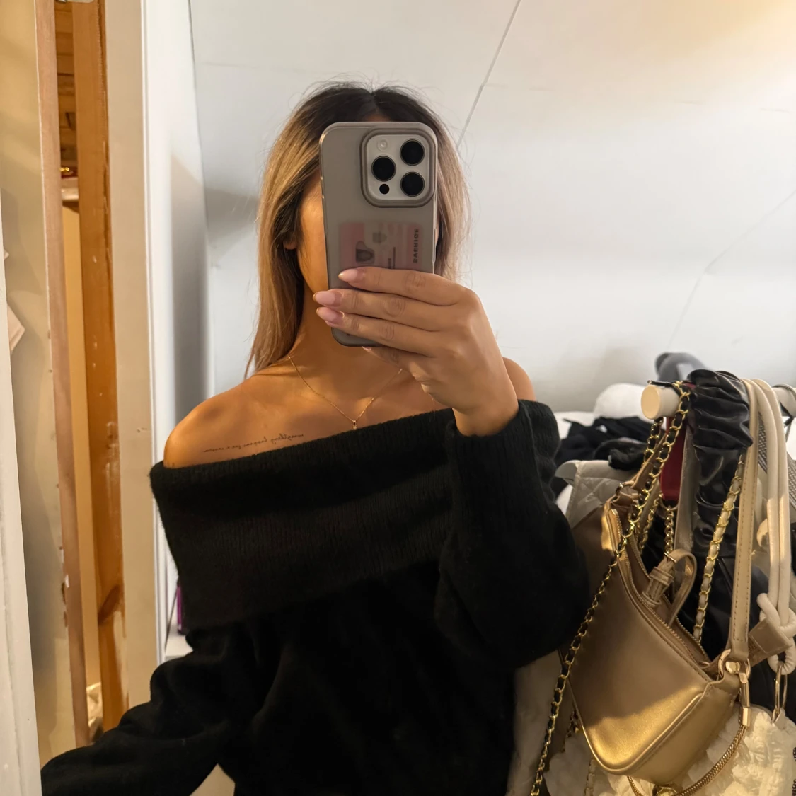 Svart offshoulder stickad tröja - 2