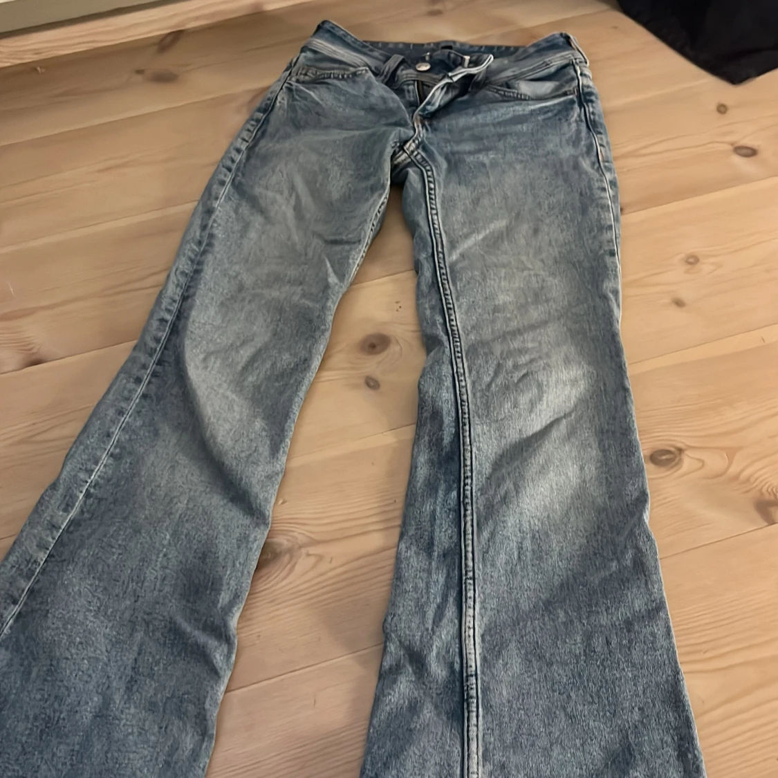Bootcut jeans med broderi - 2