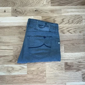 Jacob Cohën Jeans - Säljer ett par riktigt feta Jacob Cohën jeans i storleken w32 och l32. Skriv vid minsta fråga!