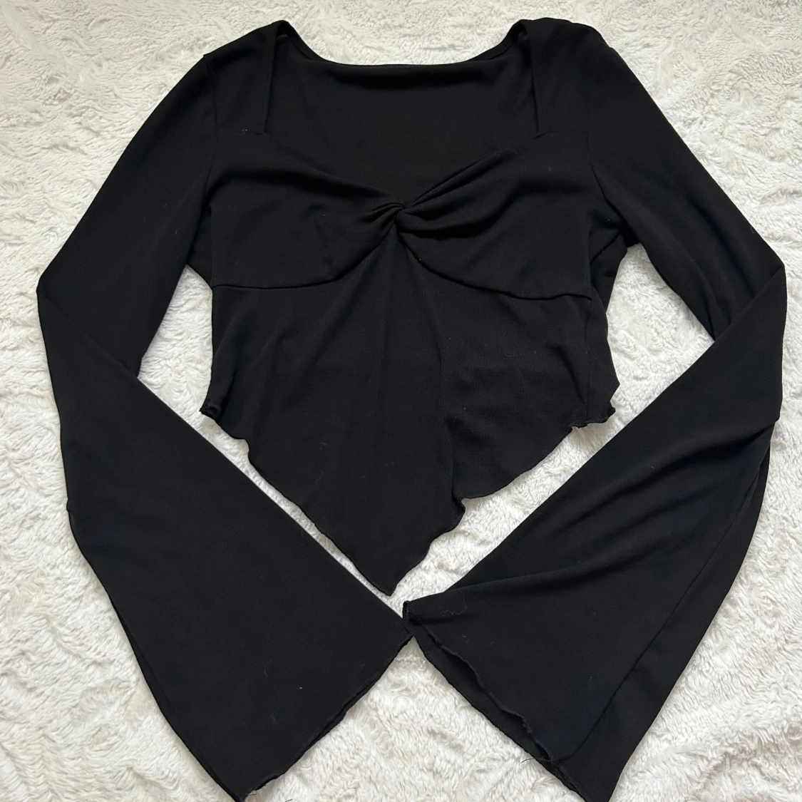 Svart croppad topp från Shein - 3