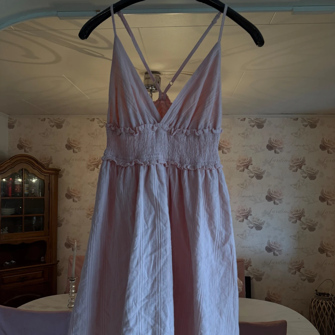 Två somriga klänningar med volanger - 1