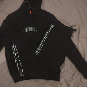 Hugo tracksuit - Splitter ny Hugo tracksuit, säljs inte längre i butik.