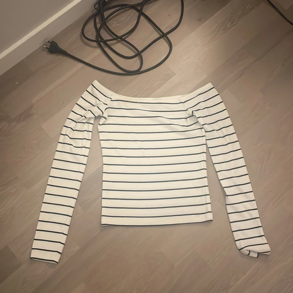 Randig offshoulder topp Gina Tricot XS