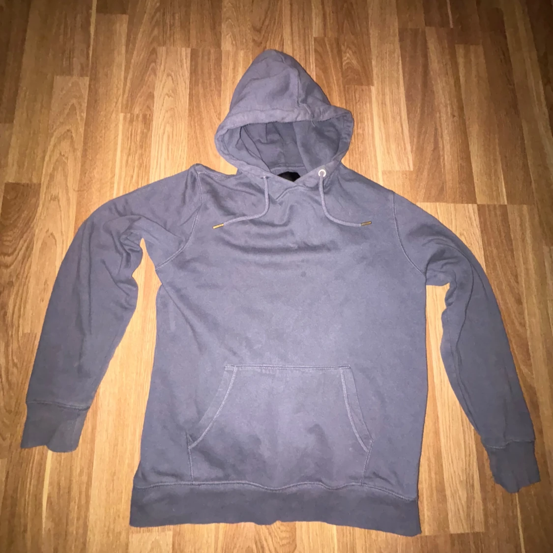 Grå hoodie från 157 med huva