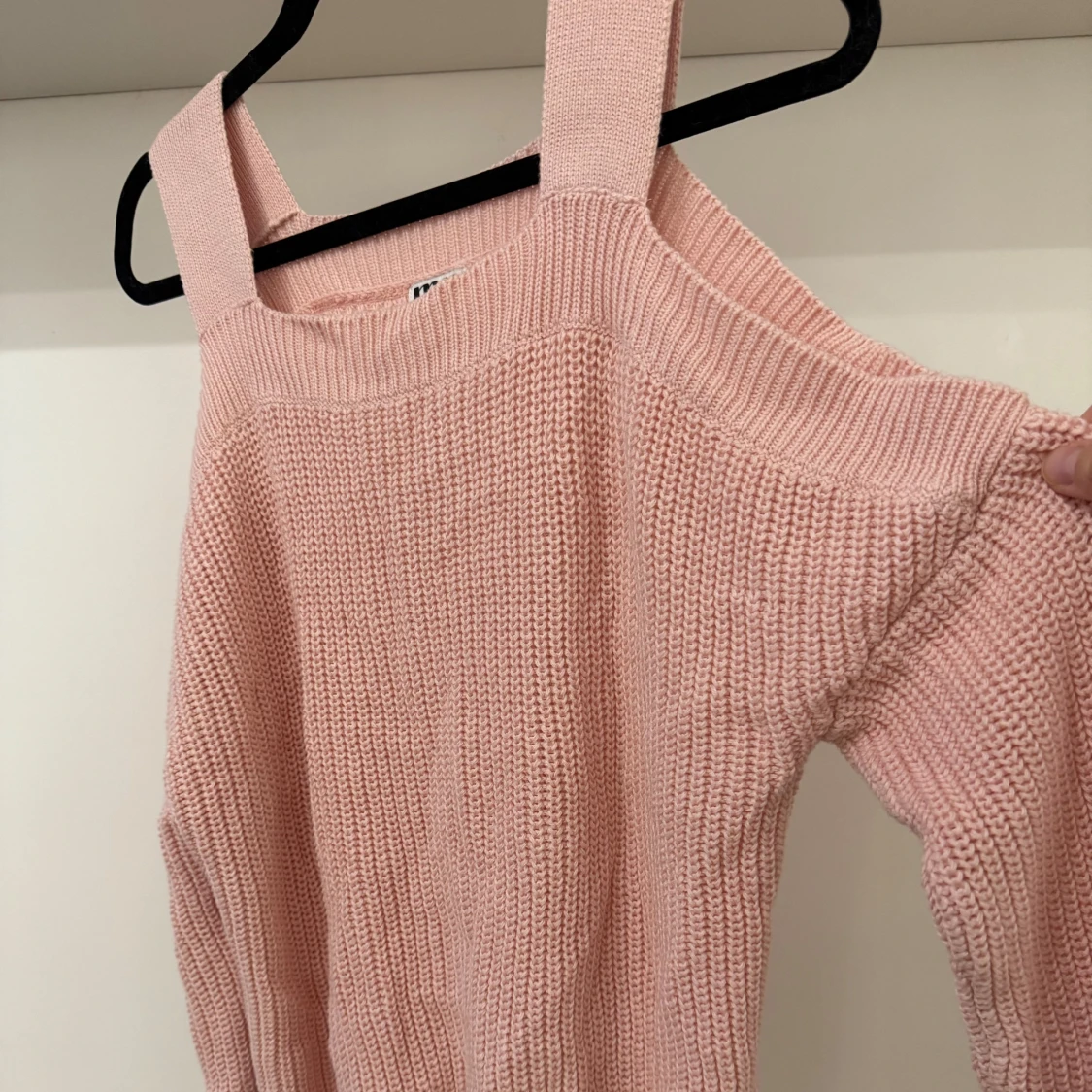 Rosa stickad offshoulder-tröja - 1