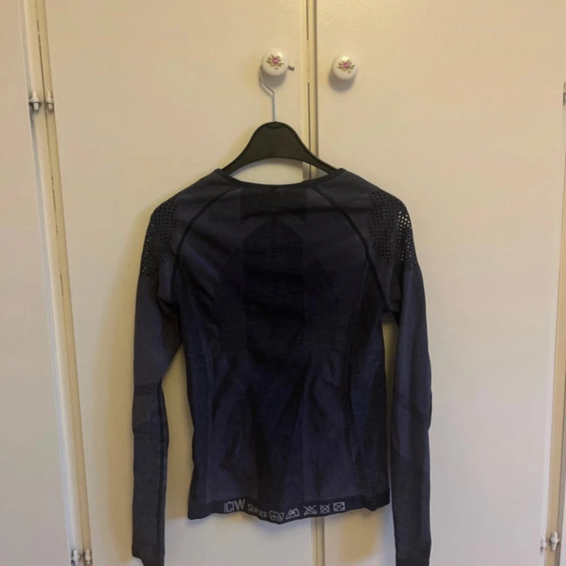 Mörkblå långärmad träningströja ICANIWILL