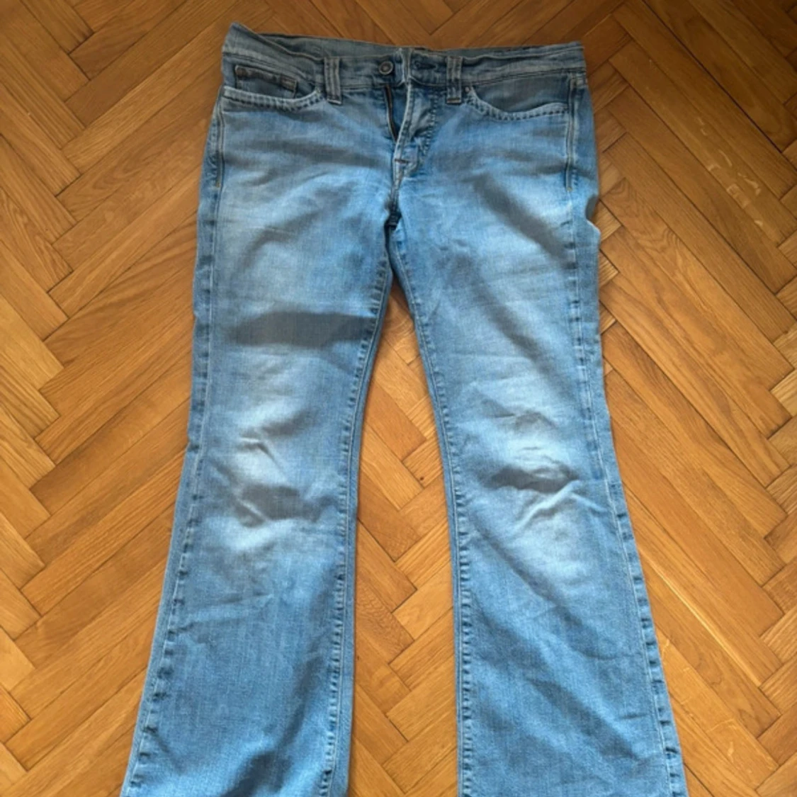Ljusblå bootcut jeans från S.O.S - 2