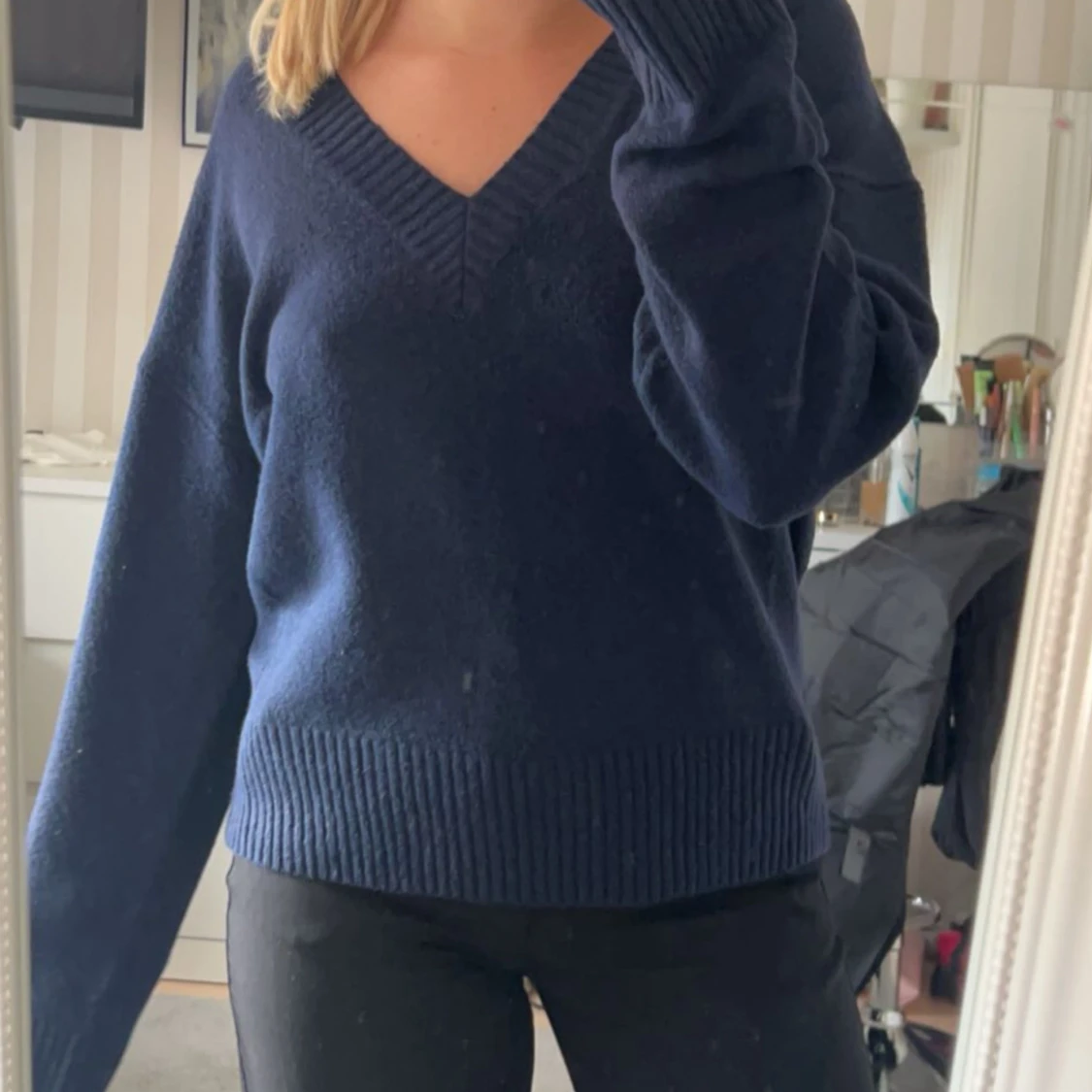 Mörkblå stickad tröja från Nelly