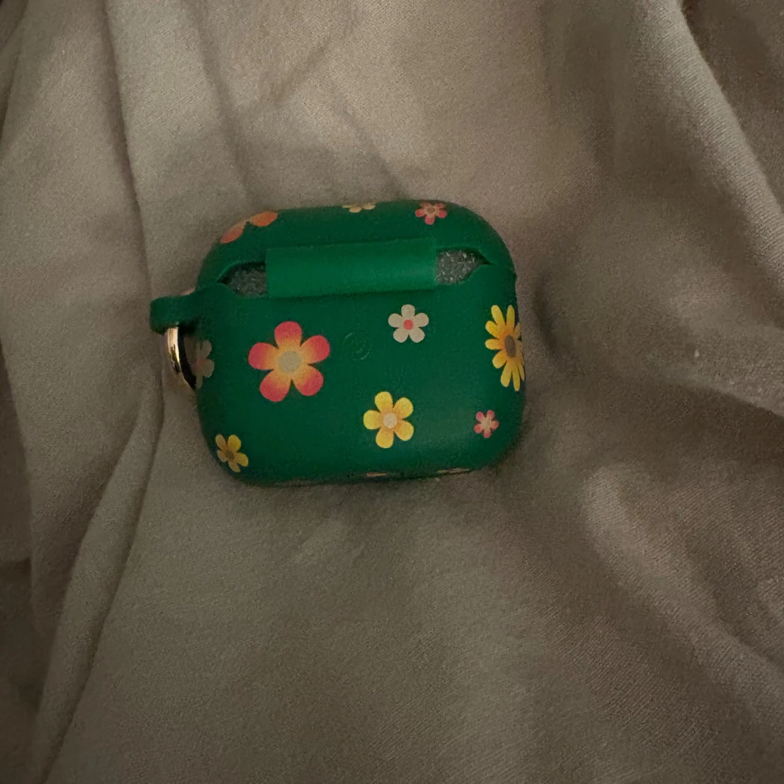 Marc Jacobs Daisy Wild AirPods Case - 2