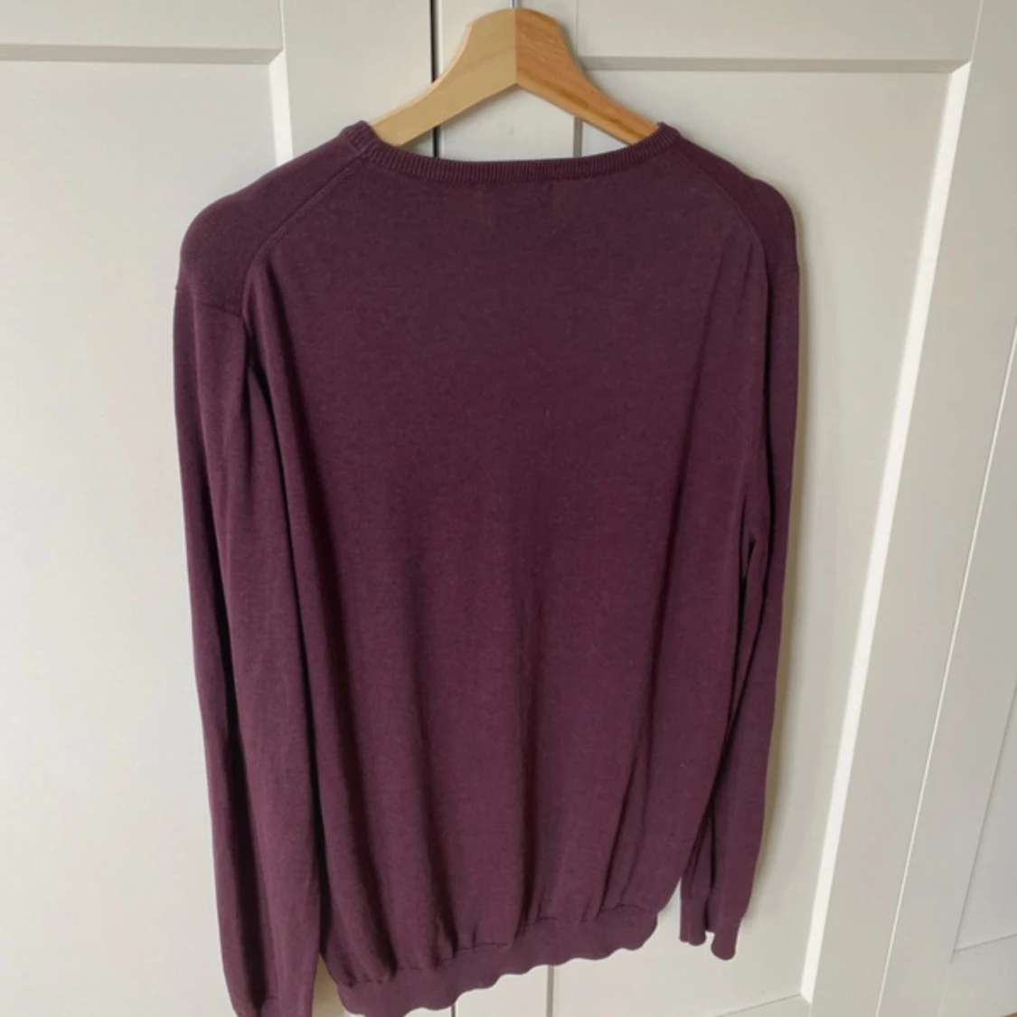 Vinröd stickad tröja från Bläck (prisförslag) - 2