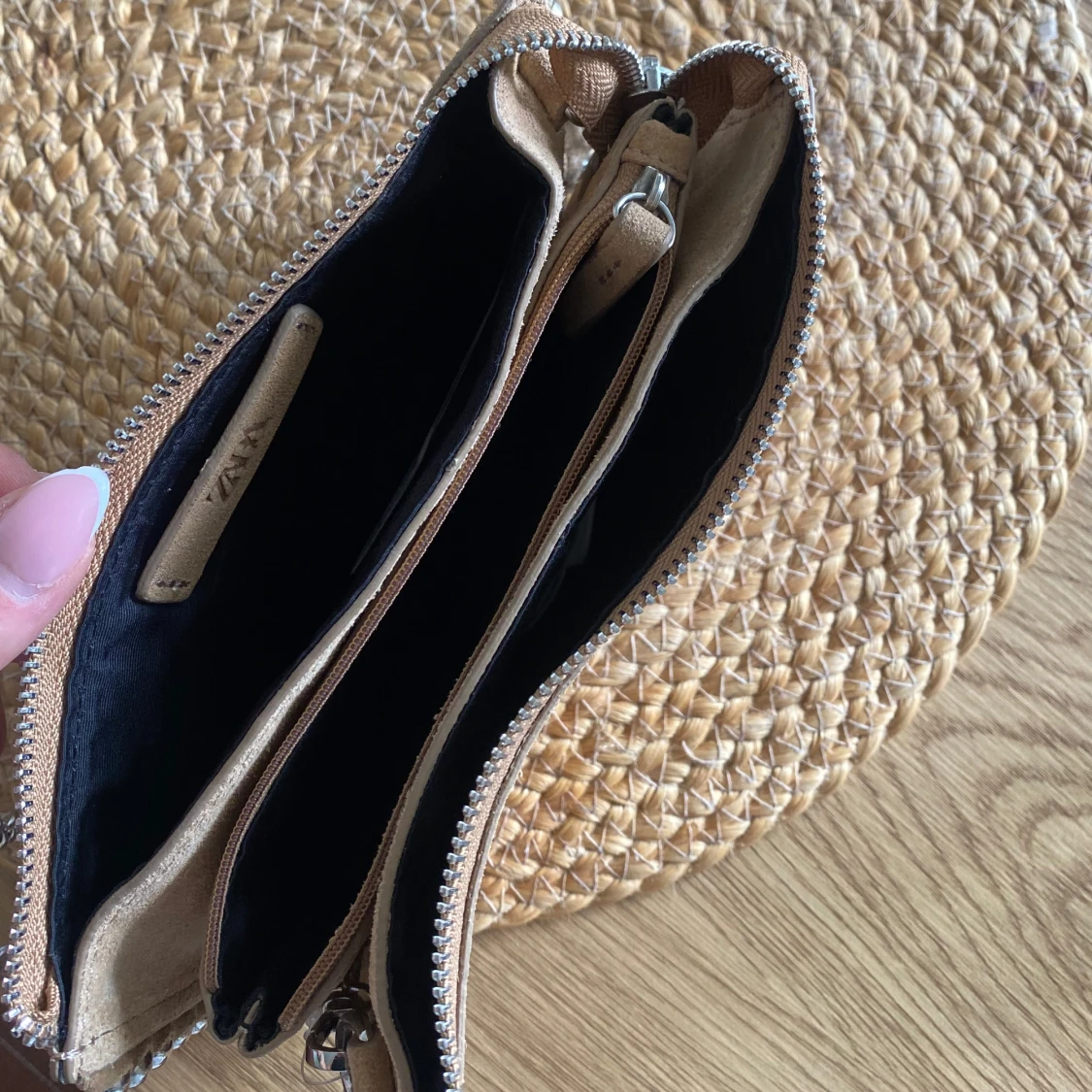 Beige axelväska i mocka från Zara - 1